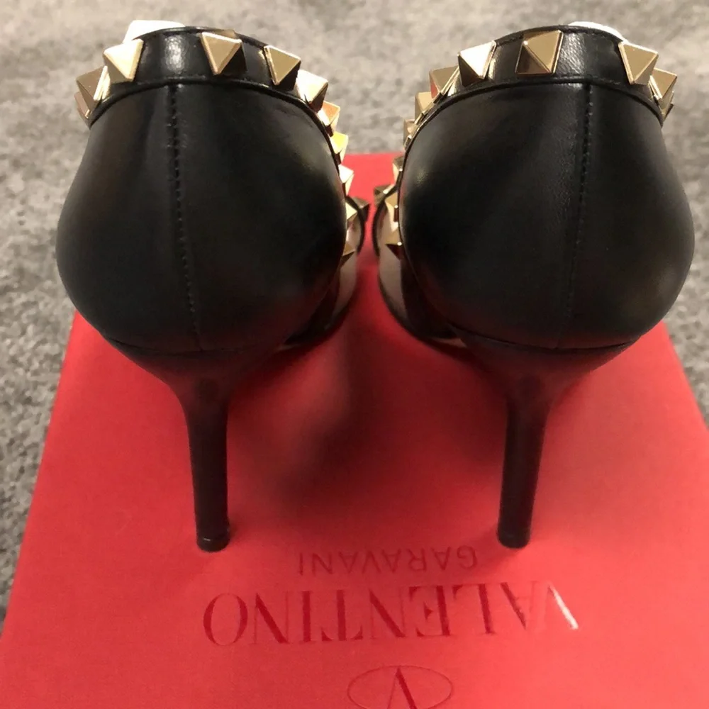 Women’s Valentino Garavani black leather pumps - Picture 3 of 11